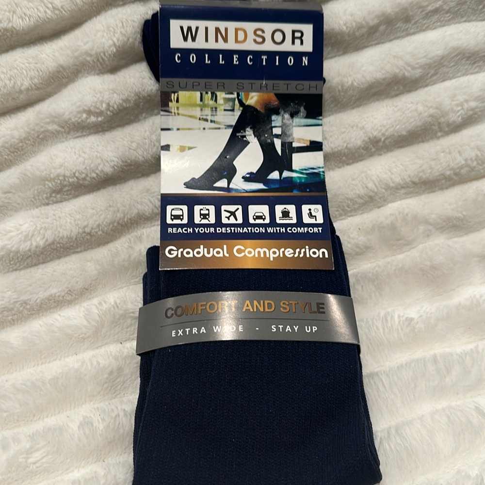 NWT Pair Windsor Collection Blue Gradual Compression style. Extra wide.
